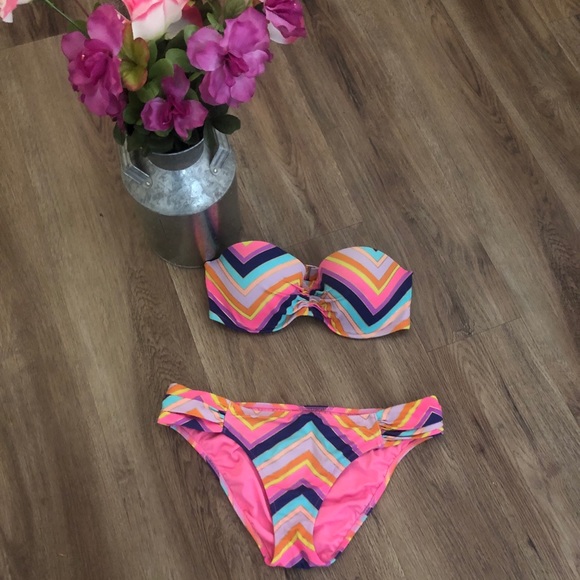 Victoria’s Secret Rainbow Chevron Bikini. - Picture 2 of 14